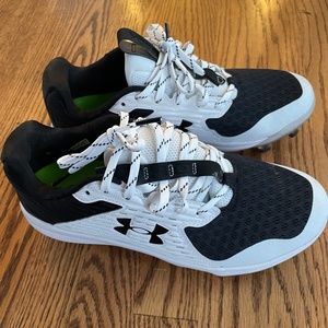 Under Armor Men’s size 8 Molded Baseball Cleats